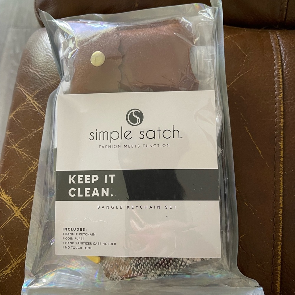 SIMPLE SATCH Keep It Clean Bangle Keychain Set NEW - Picture 2 of 5